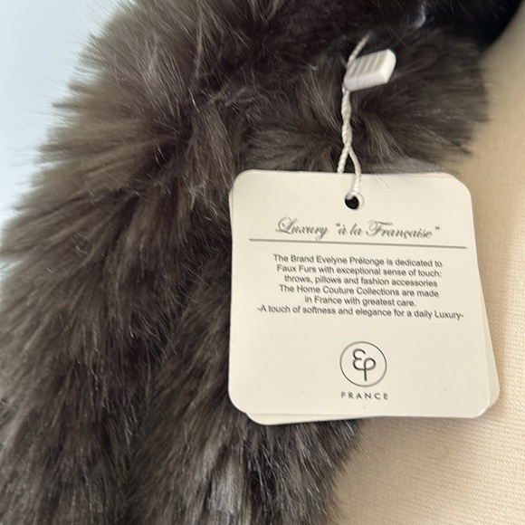 NWT Evelyn Prelonge Faux Fur Wrap Scarf - Picture 5 of 5